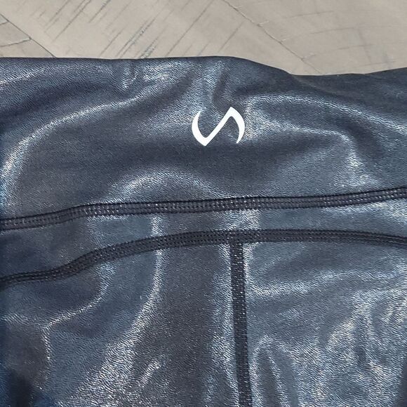 TLF Diamond Black Chrome Sports Bra and Leggings - Picture 15 of 15